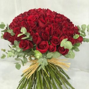 100 Pcs of red roses with leaves