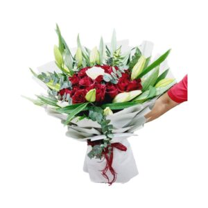 20 Pcs of red roses 1pc of white rose in the middle and 5 pcs of casa blanca around