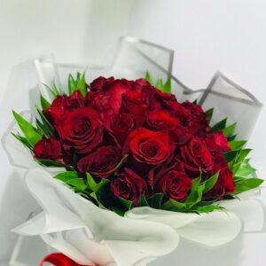 20 Pcs of red roses with jamaica leaves and white wrapping