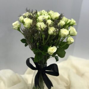 10 pcs of baby rose white with limonium and glass