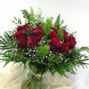 25pcs of roses with some leaves